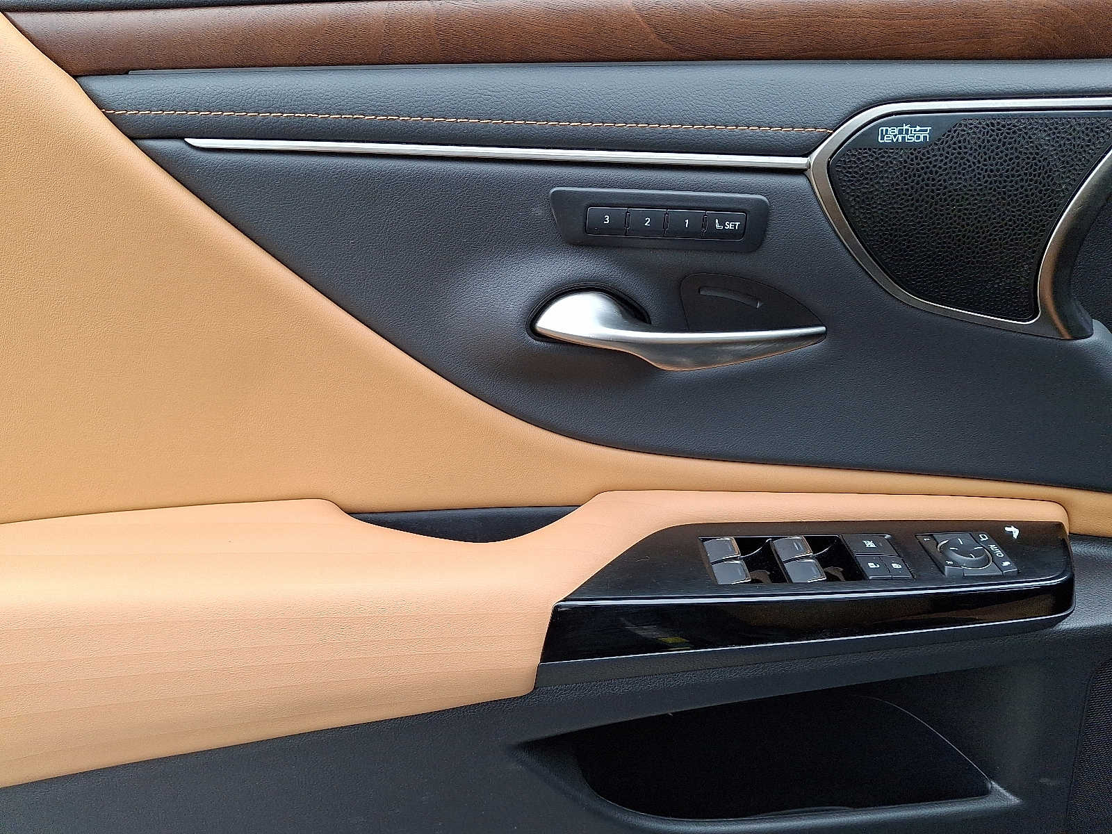 Thumbnail: 2022 Lexus ES - 9
