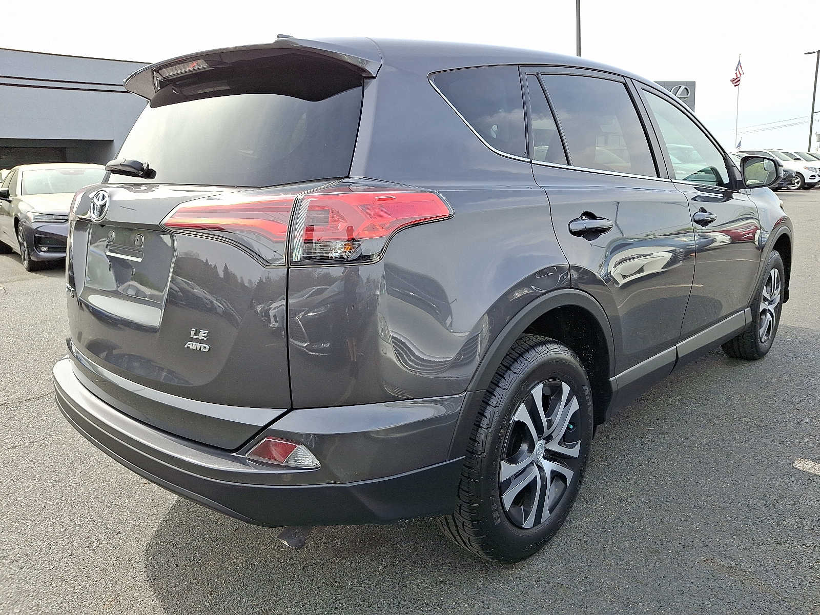 Thumbnail: 2018 Toyota RAV4 - 4