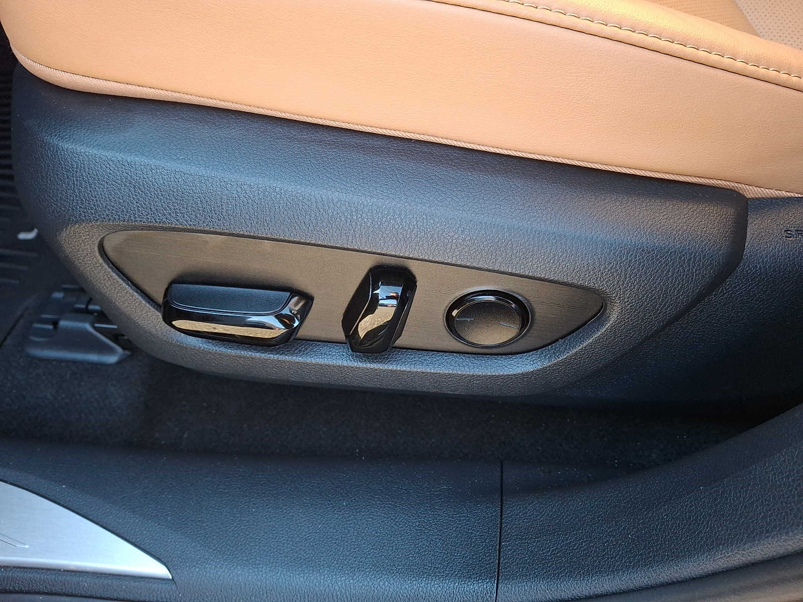 Thumbnail: 2024 Lexus RX - 10