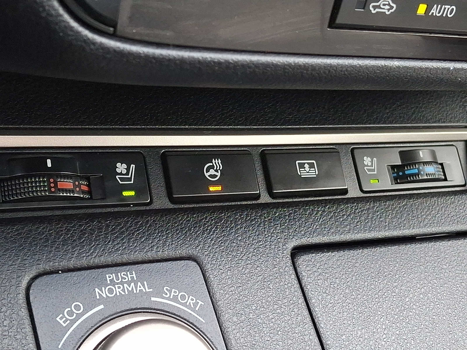 Thumbnail: 2013 Lexus ES - 22