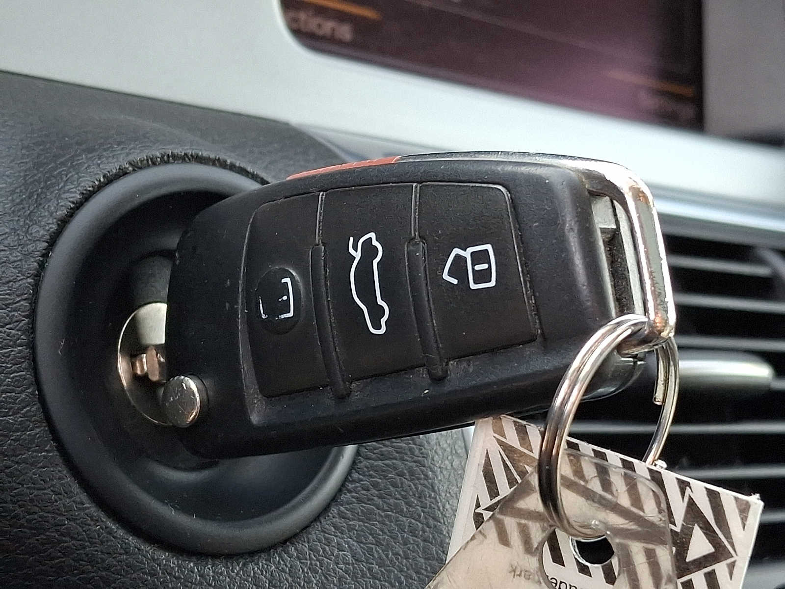 Thumbnail: 2012 Audi Q7 - 20