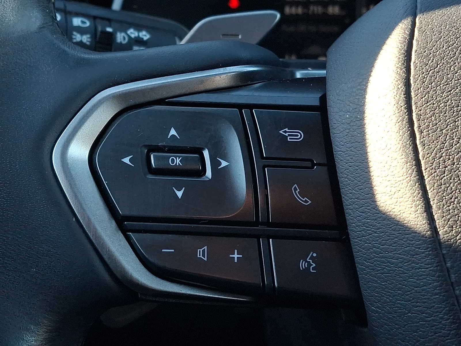 Thumbnail: 2023 Lexus RX - 18