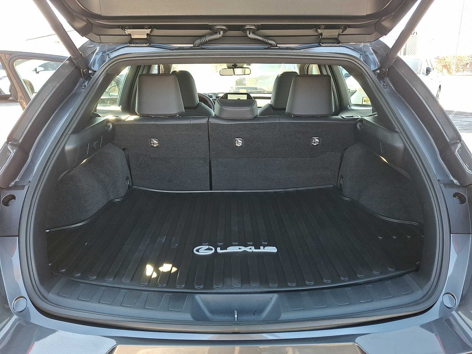 Thumbnail: 2023 Lexus UX - 27