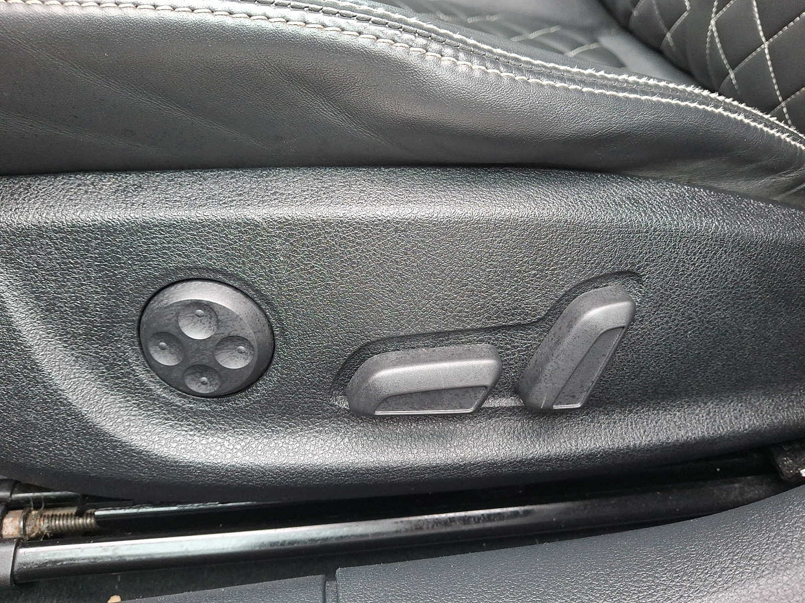 Thumbnail: 2013 Audi S6 - 11