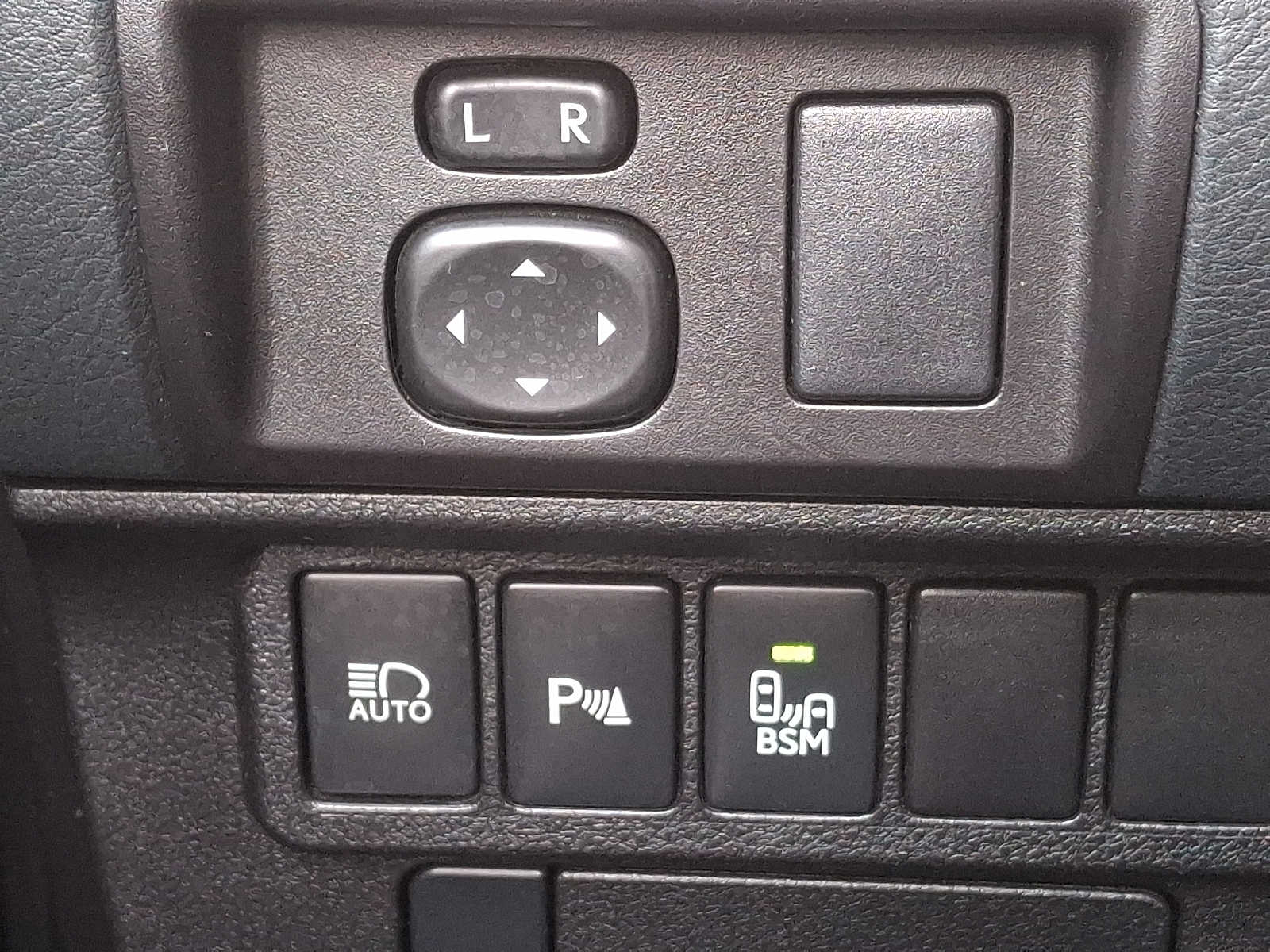 Thumbnail: 2018 Lexus ES - 24