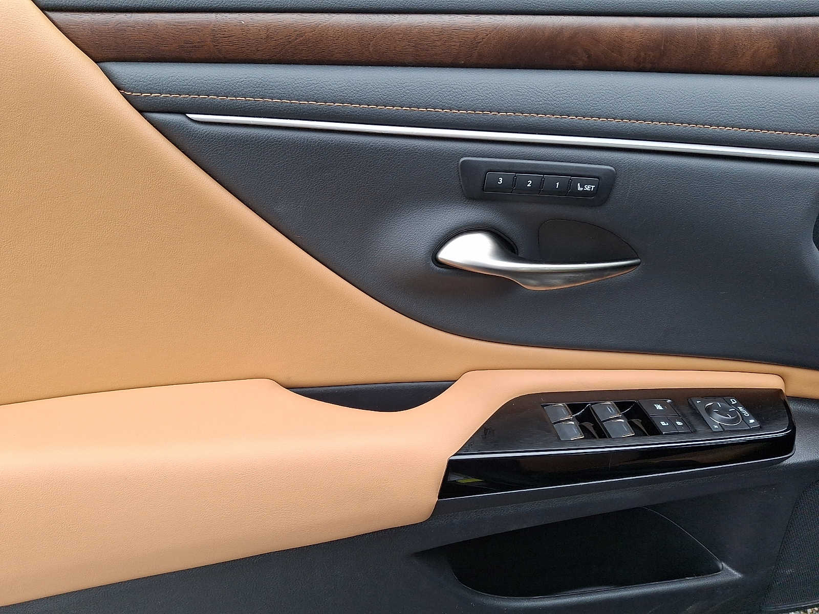 Thumbnail: 2024 Lexus ES - 9