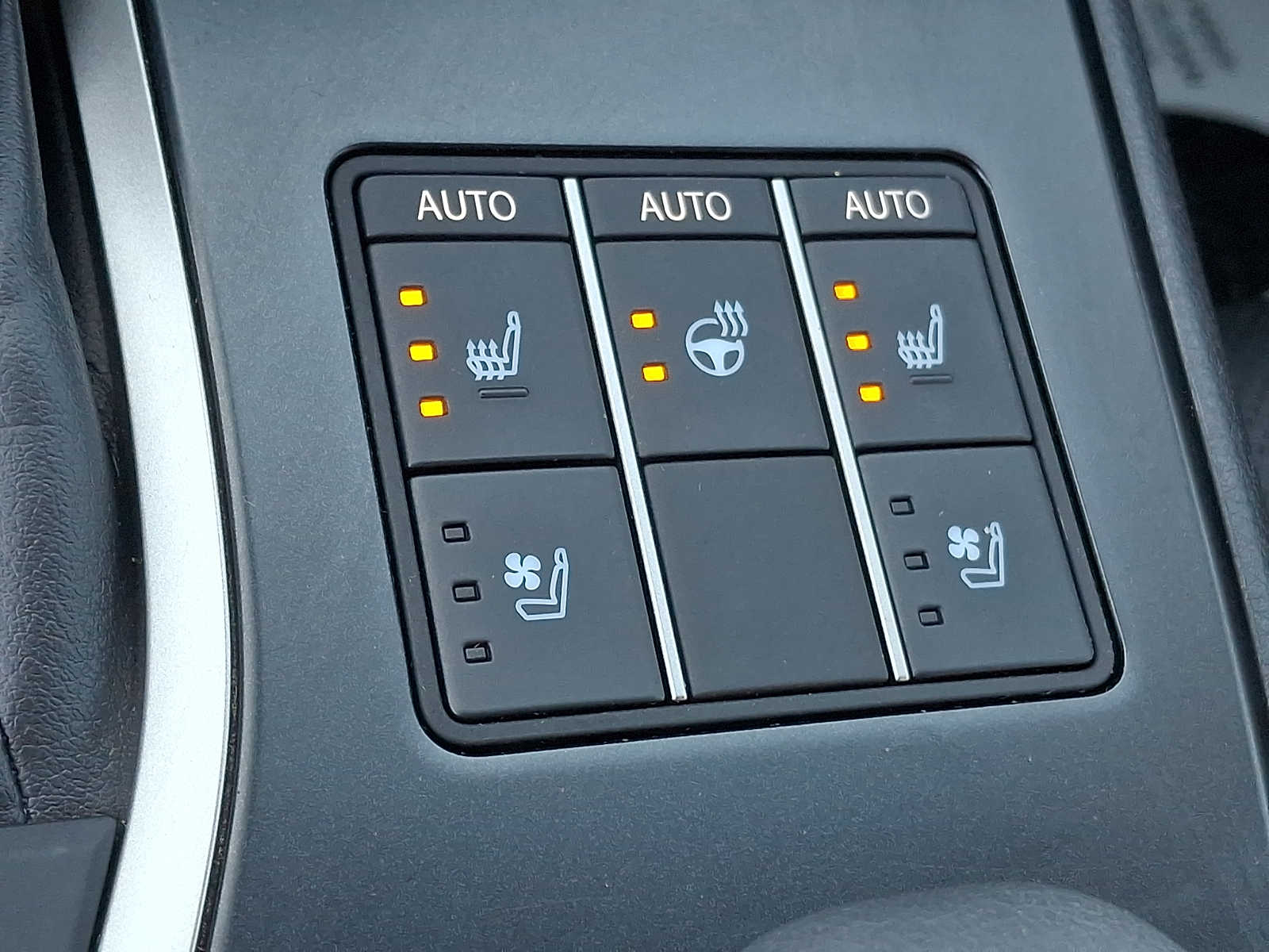 Thumbnail: 2023 Lexus UX - 21