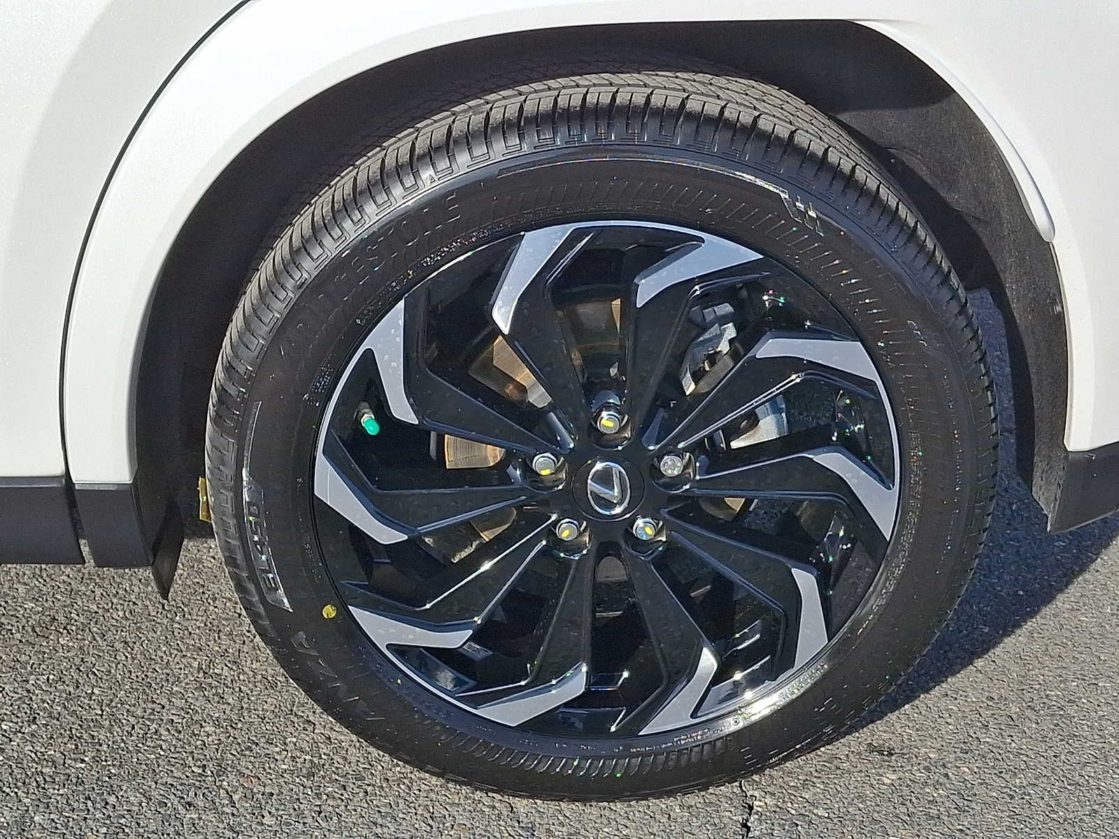 Thumbnail: 2023 Lexus UX - 6