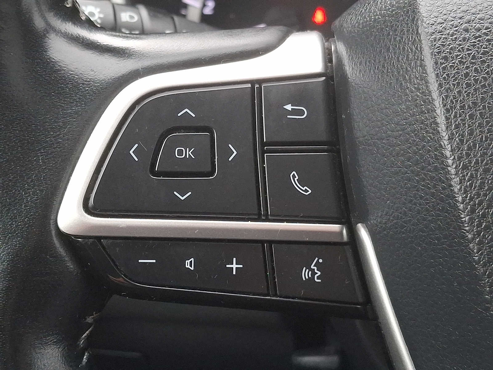 Thumbnail: 2023 Toyota Highlander - 17