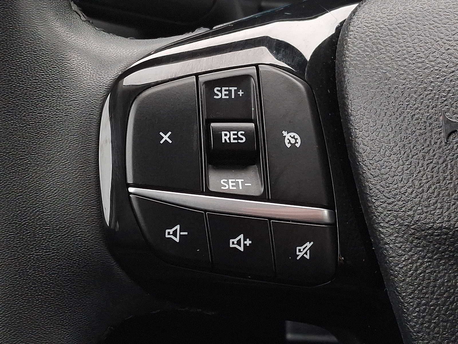 Thumbnail: 2022 Ford Escape - 18