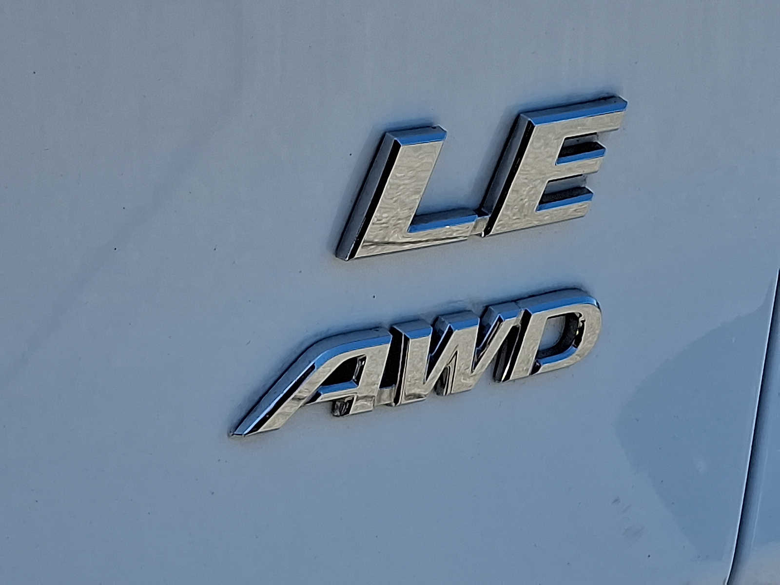 2020 Toyota RAV4 LE 28