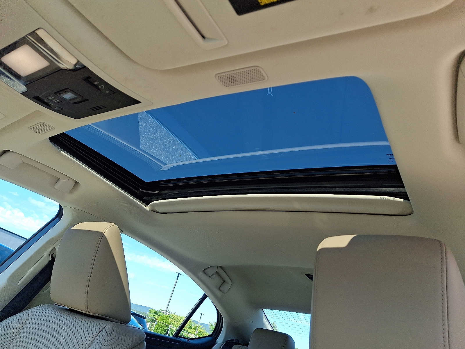 Thumbnail: 2019 Lexus ES - 12