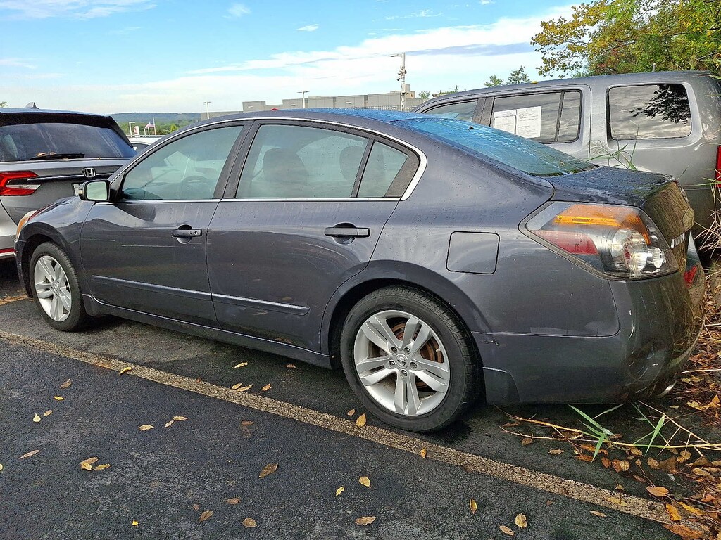 Used 2010 Nissan Altima 3.5 SR Sedan