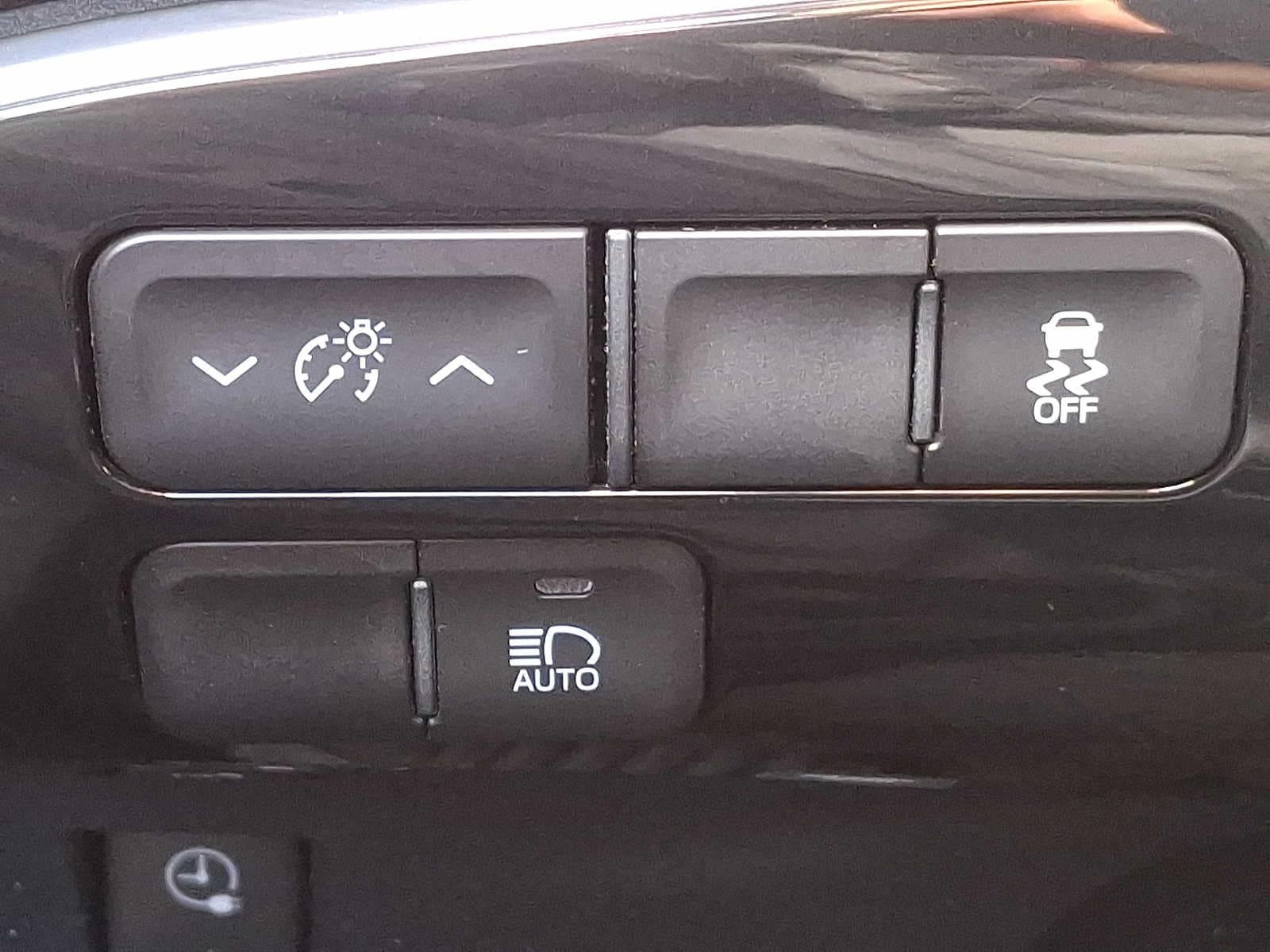 Thumbnail: 2017 Toyota Prius Prime - 24