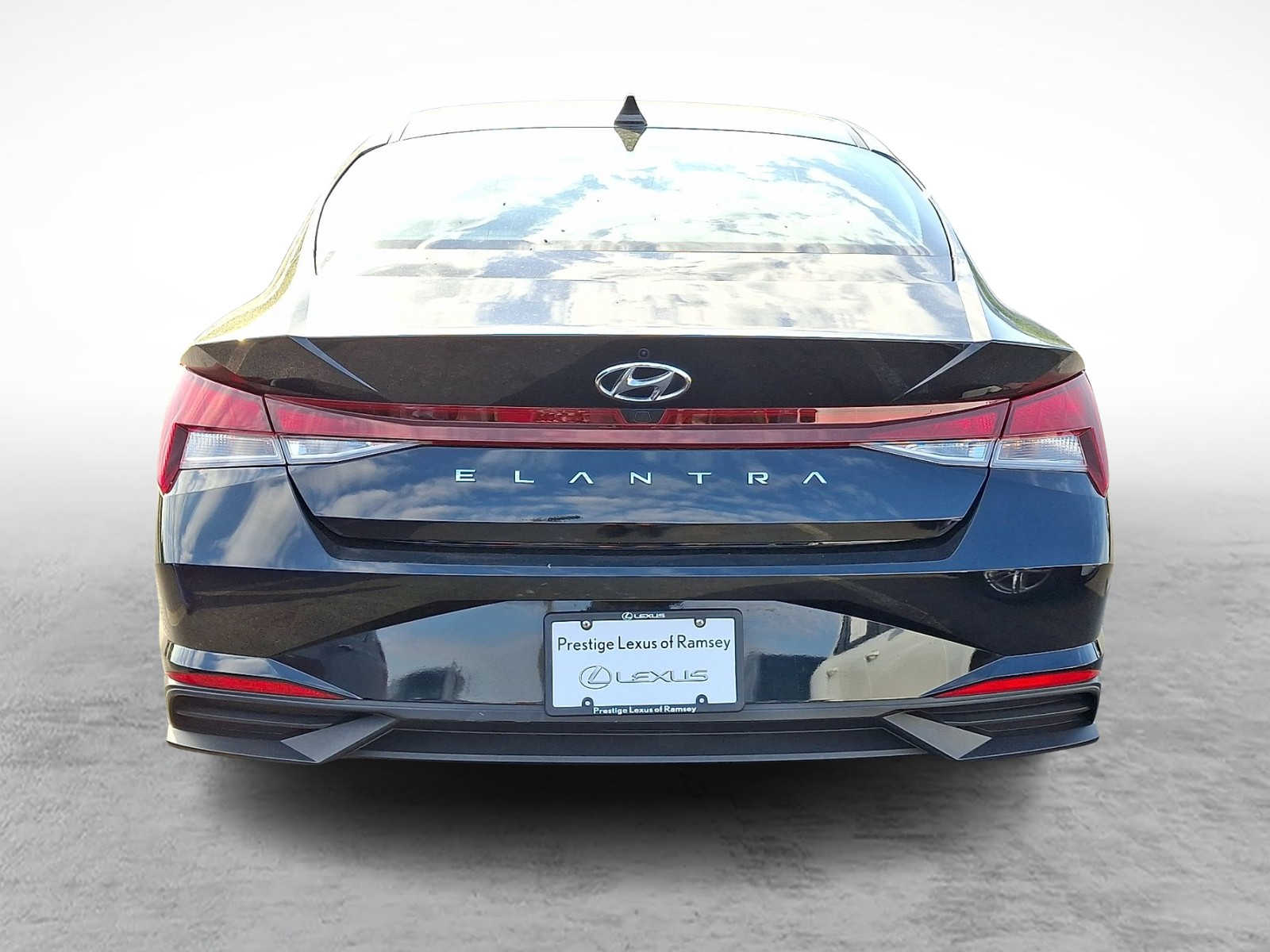 Thumbnail: 2023 Hyundai Elantra - 4