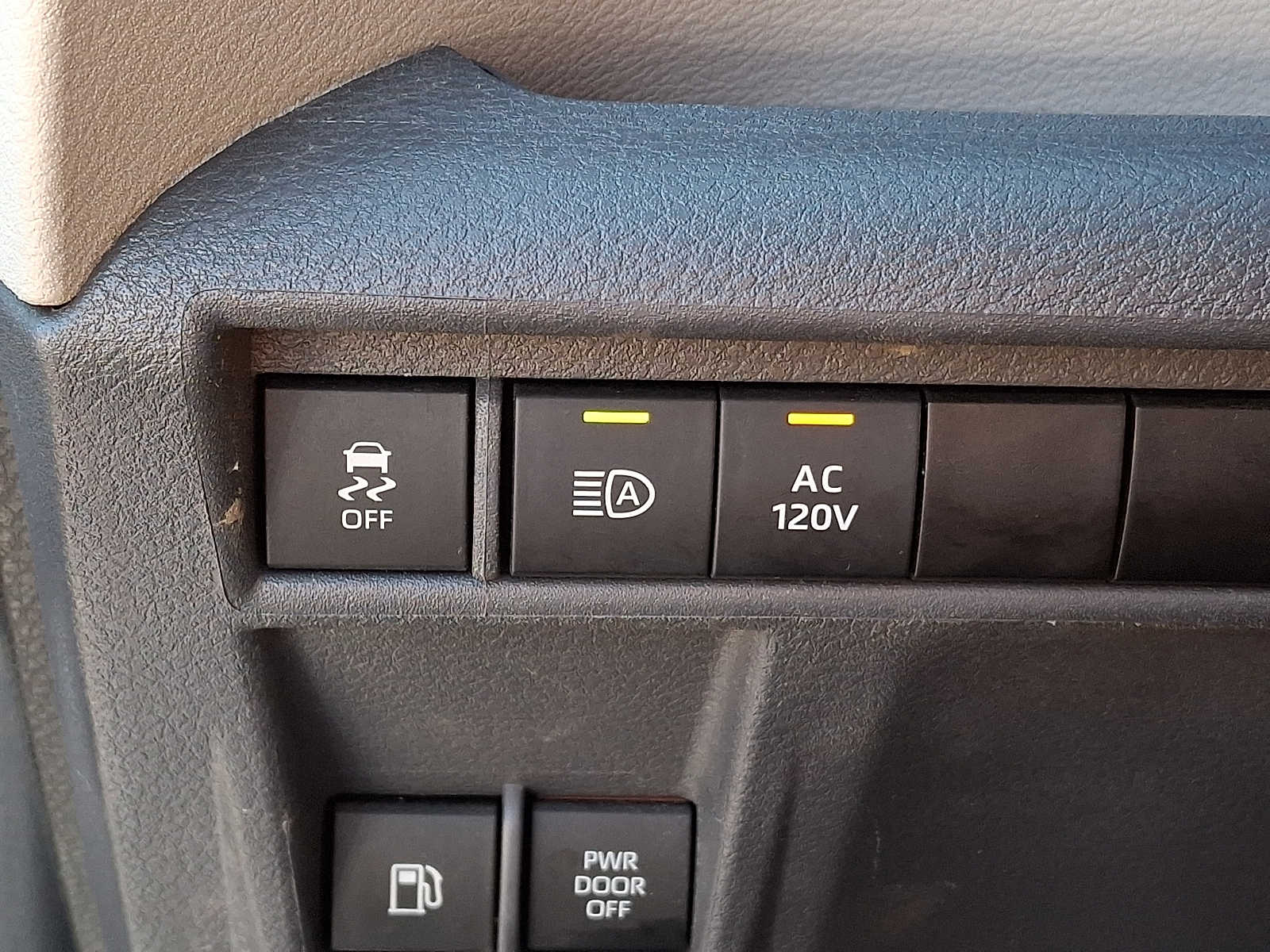 Thumbnail: 2024 Toyota Sienna - 22