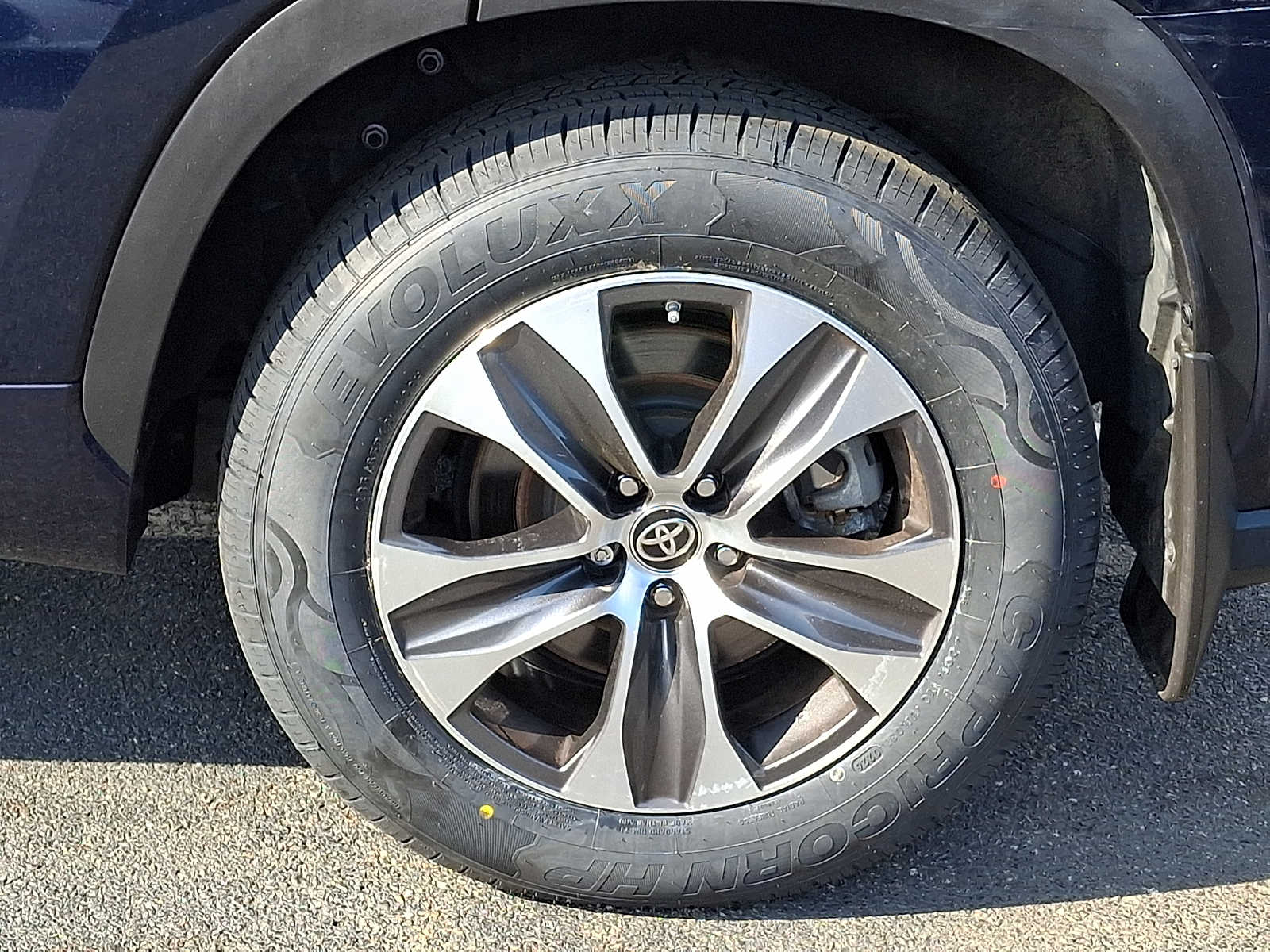 Thumbnail: 2023 Toyota Highlander - 8