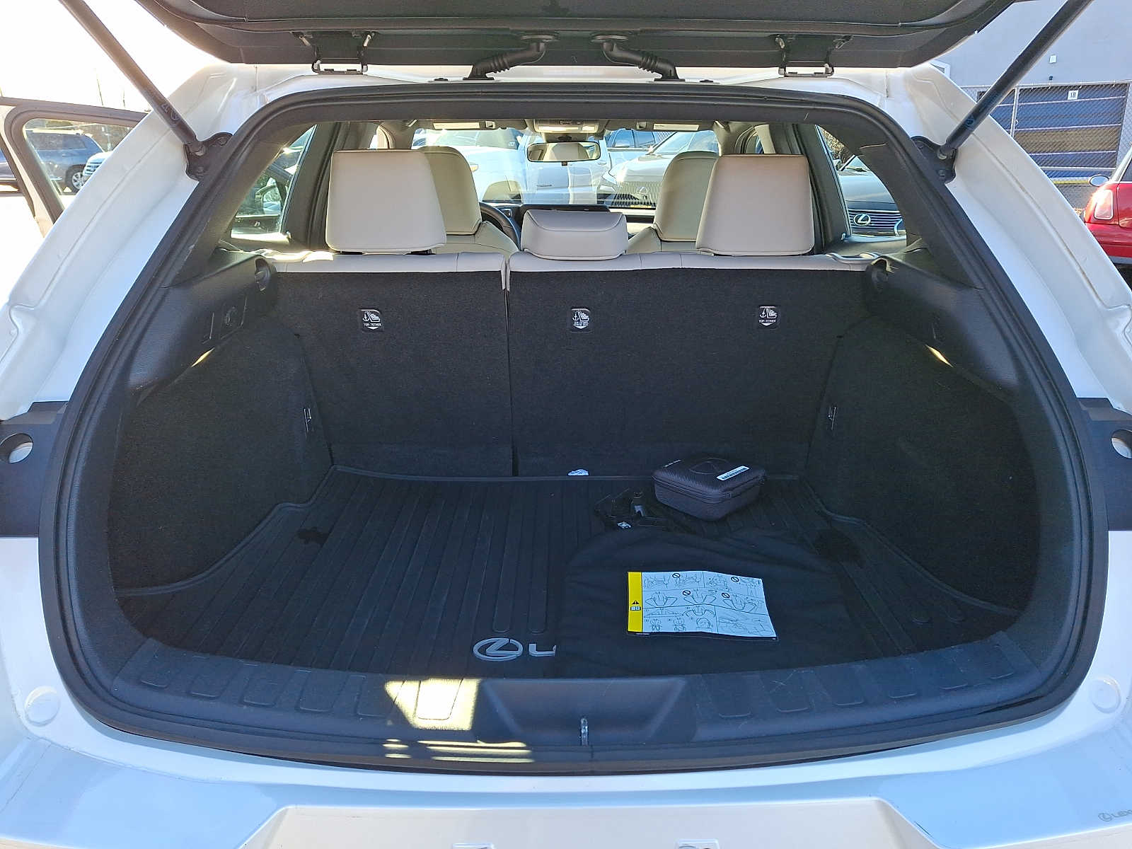 Thumbnail: 2022 Lexus UX - 27