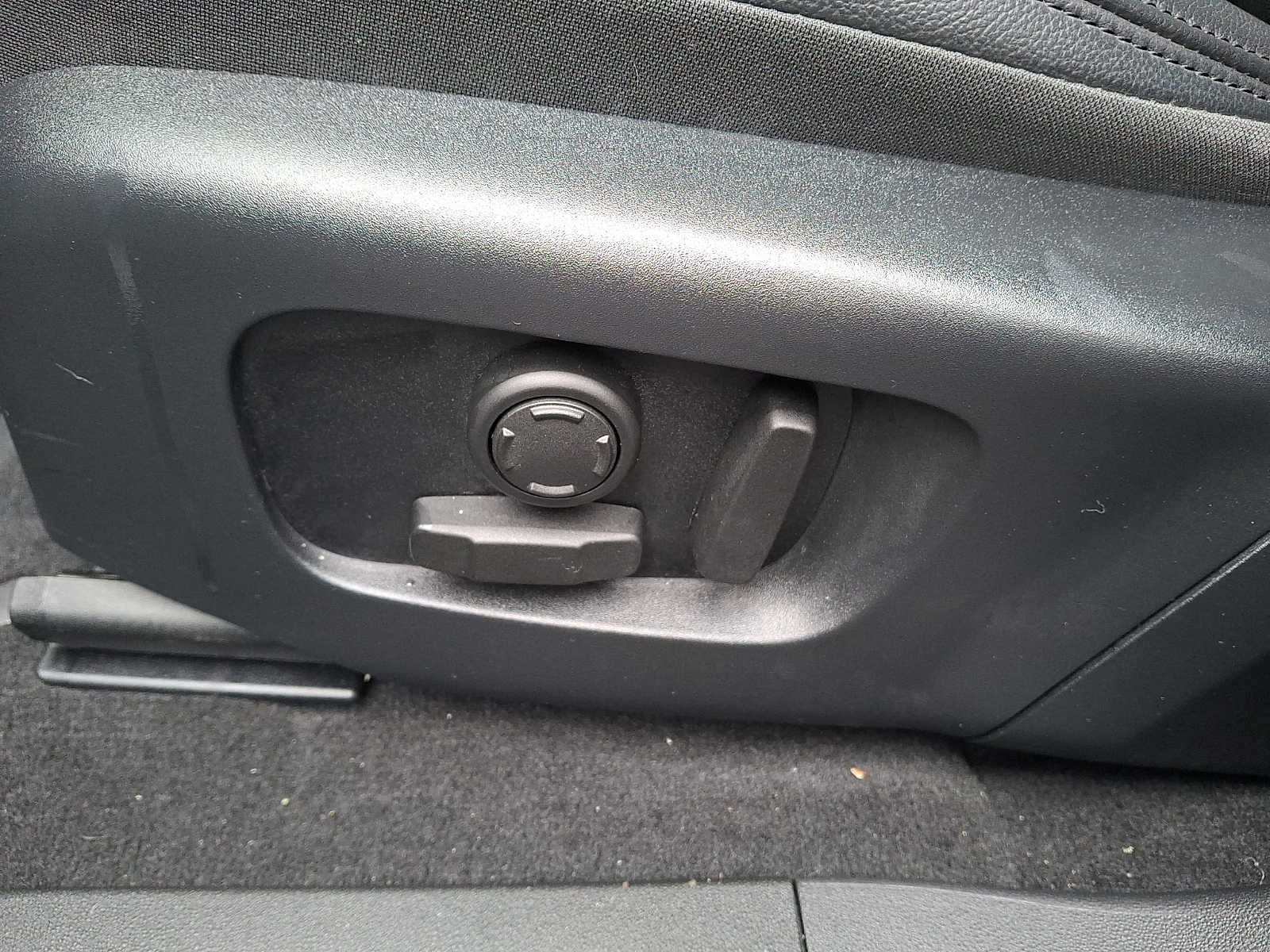 Thumbnail: 2024 Land Rover Range Rover Evoque - 10