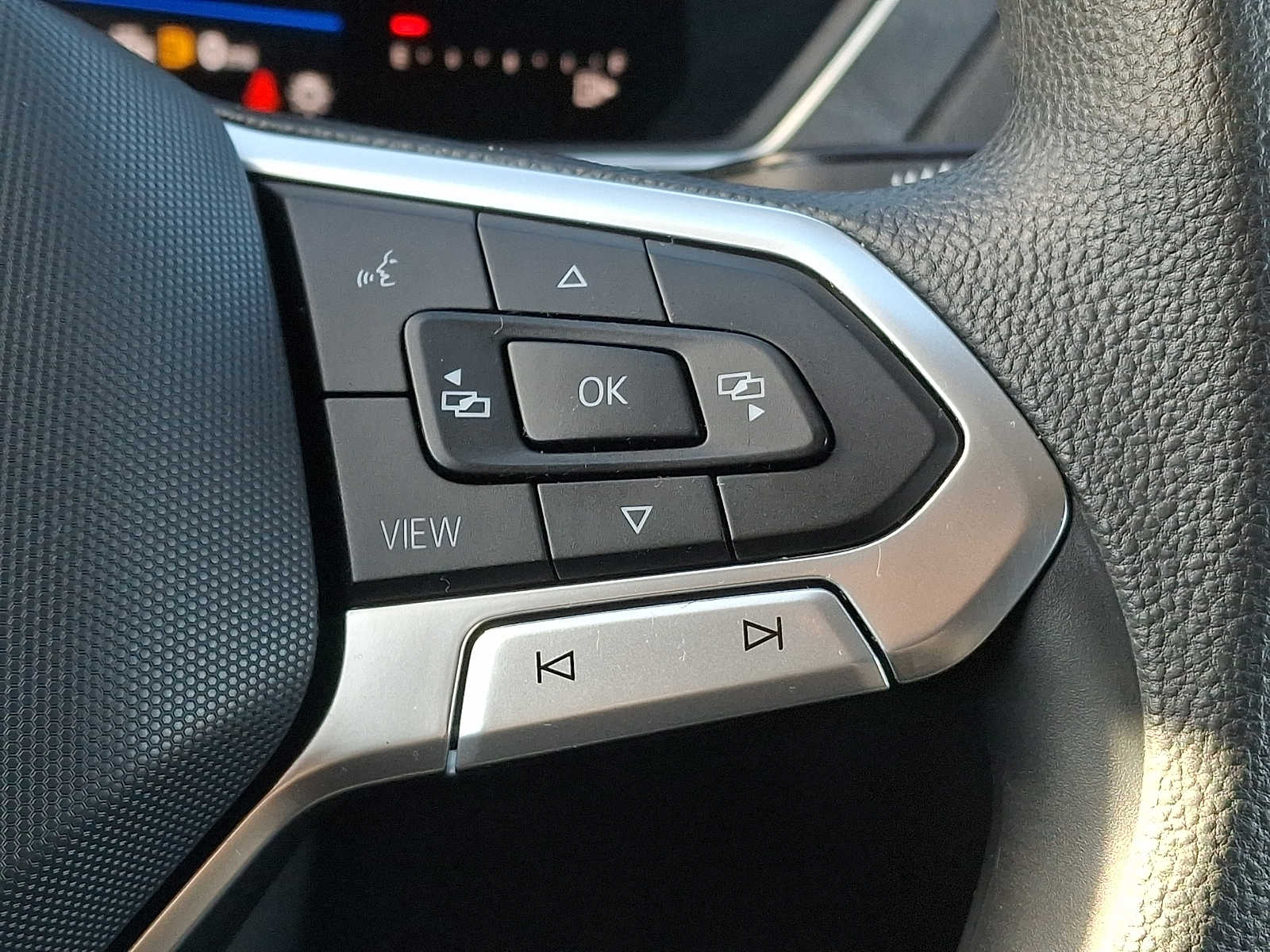 Thumbnail: 2022 Volkswagen Tiguan - 17