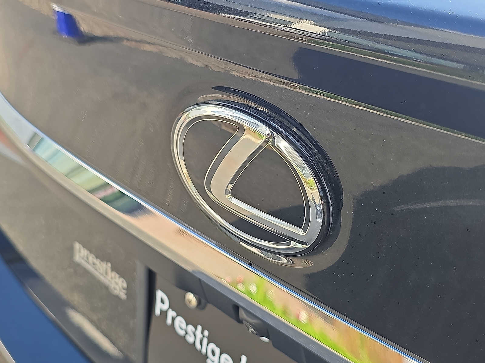 Thumbnail: 2023 Lexus ES - 29