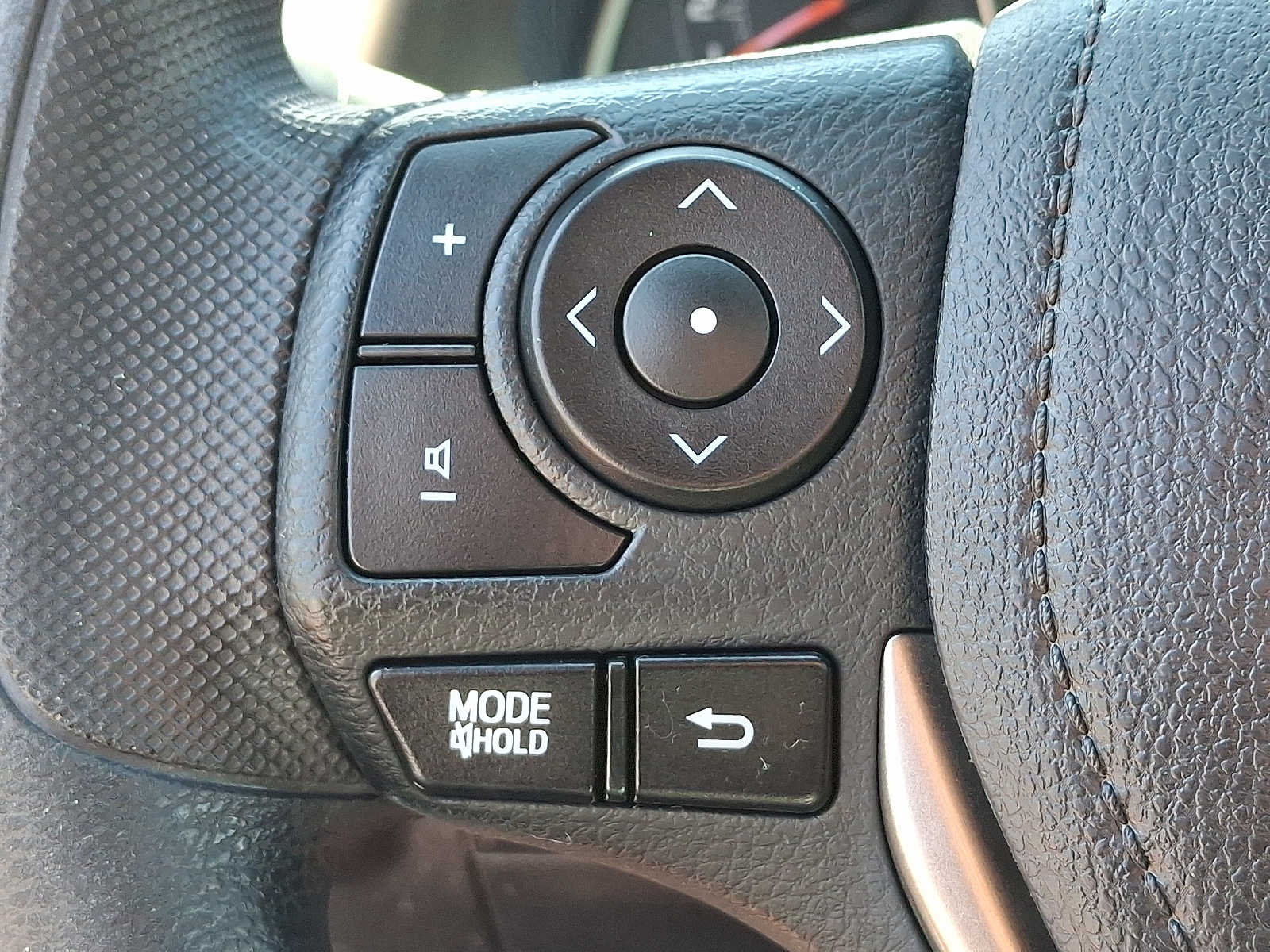 Thumbnail: 2015 Toyota RAV4 - 16