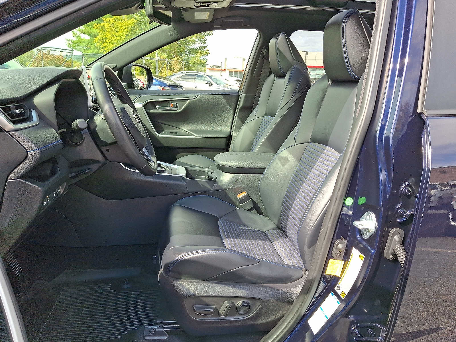 Thumbnail: 2020 Toyota RAV4 - 11