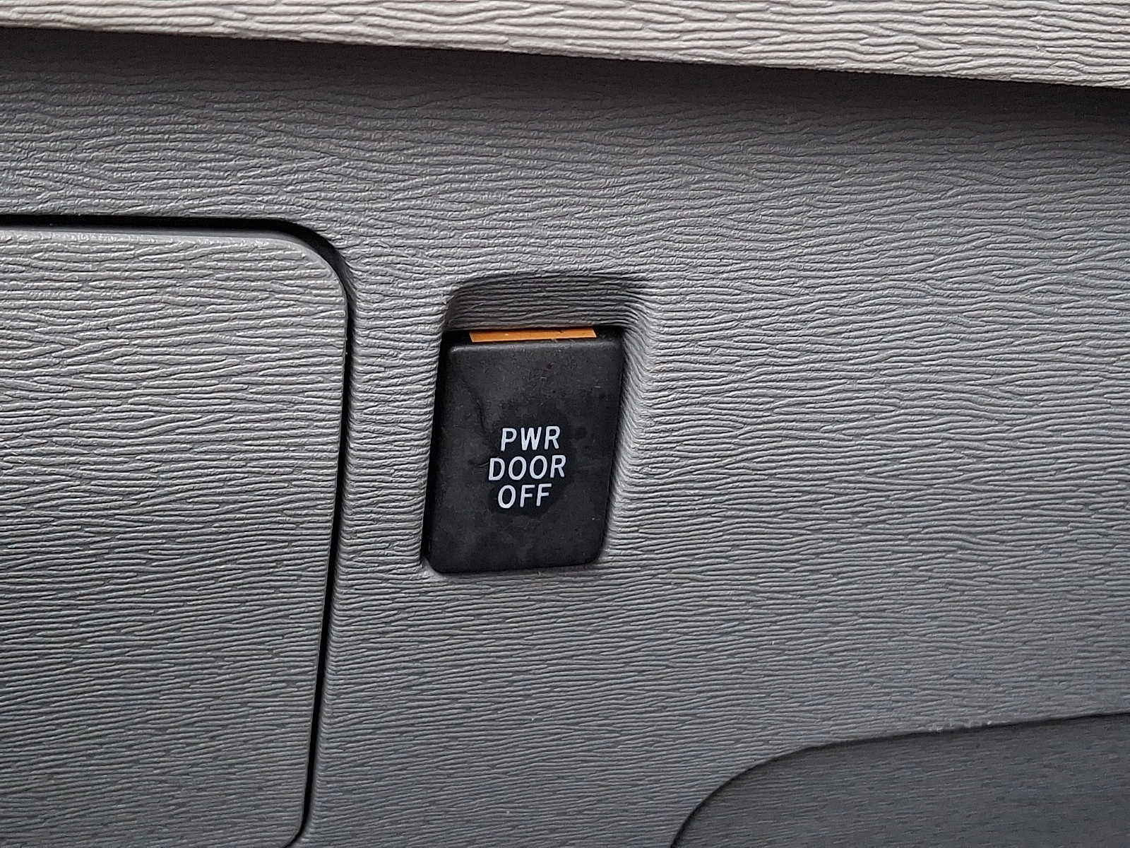 Thumbnail: 2012 Toyota Sienna - 24