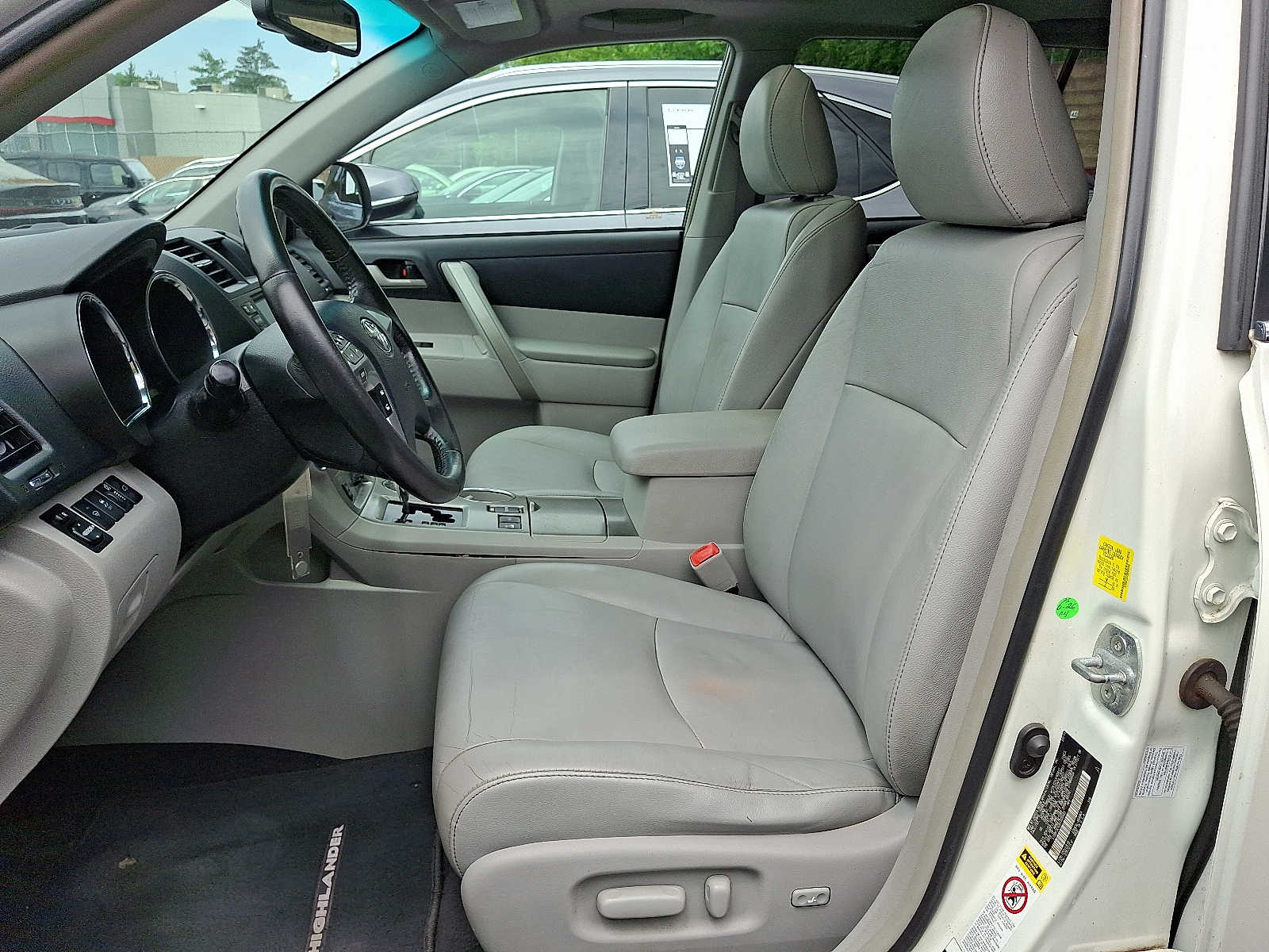 Thumbnail: 2011 Toyota Highlander - 11