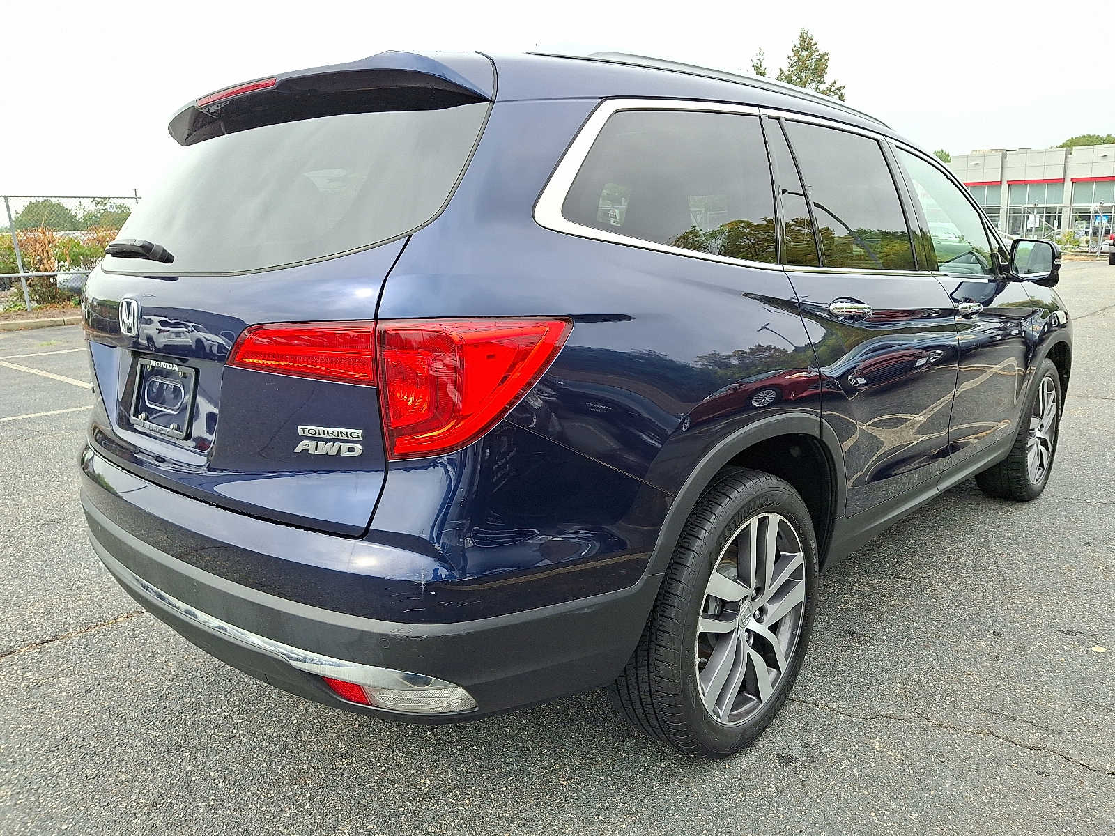 Thumbnail: 2017 Honda Pilot - 4