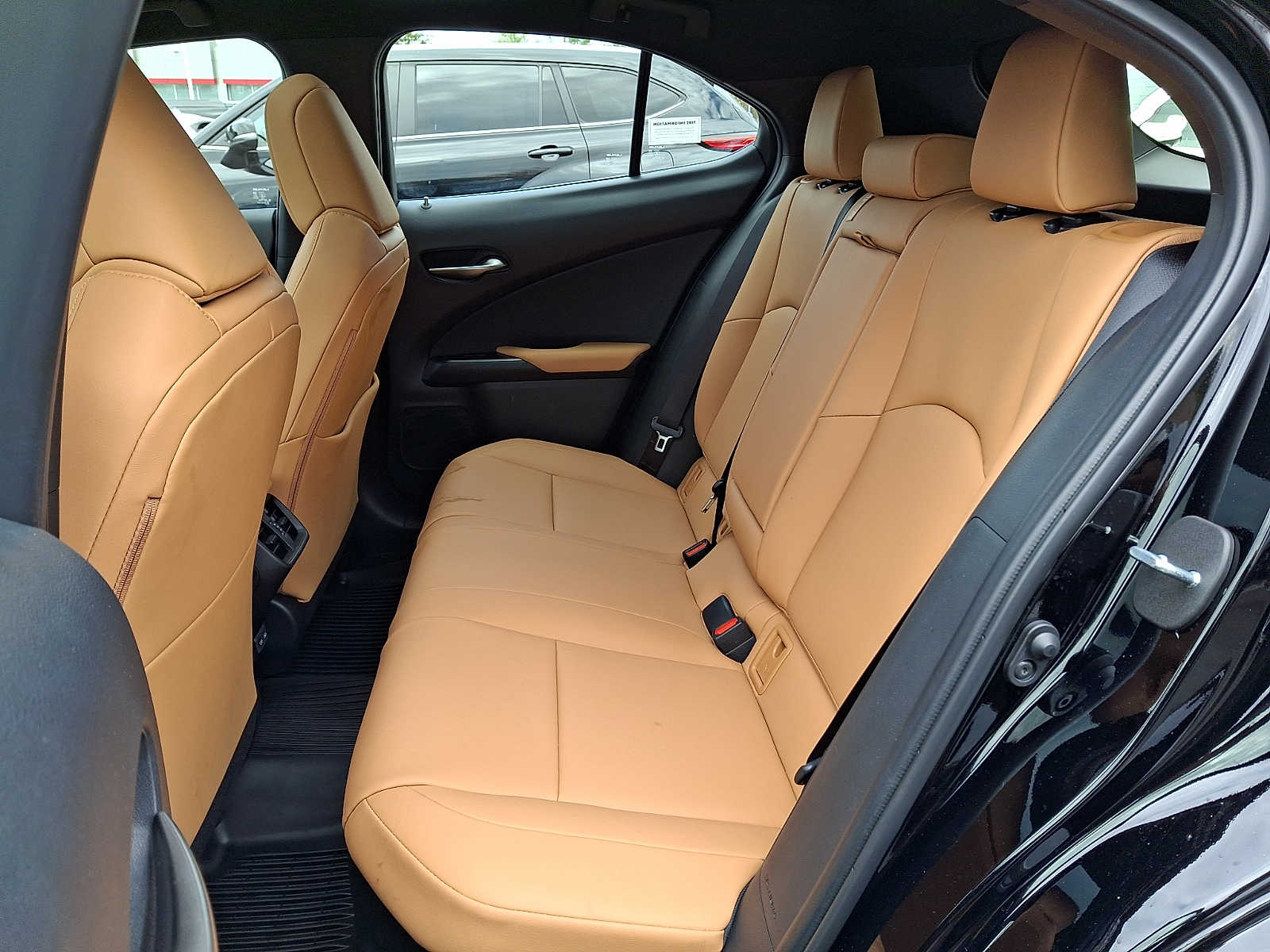 Thumbnail: 2023 Lexus UX - 8