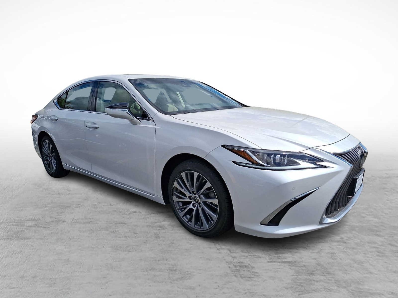 Thumbnail: 2021 Lexus ES - 3