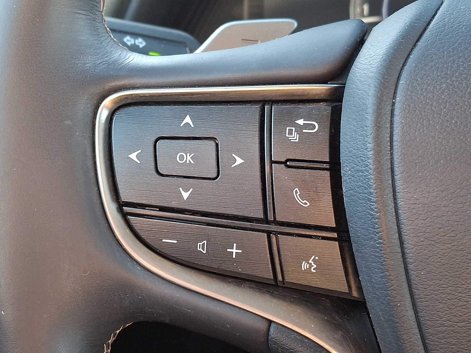 Thumbnail: 2020 Lexus ES - 18