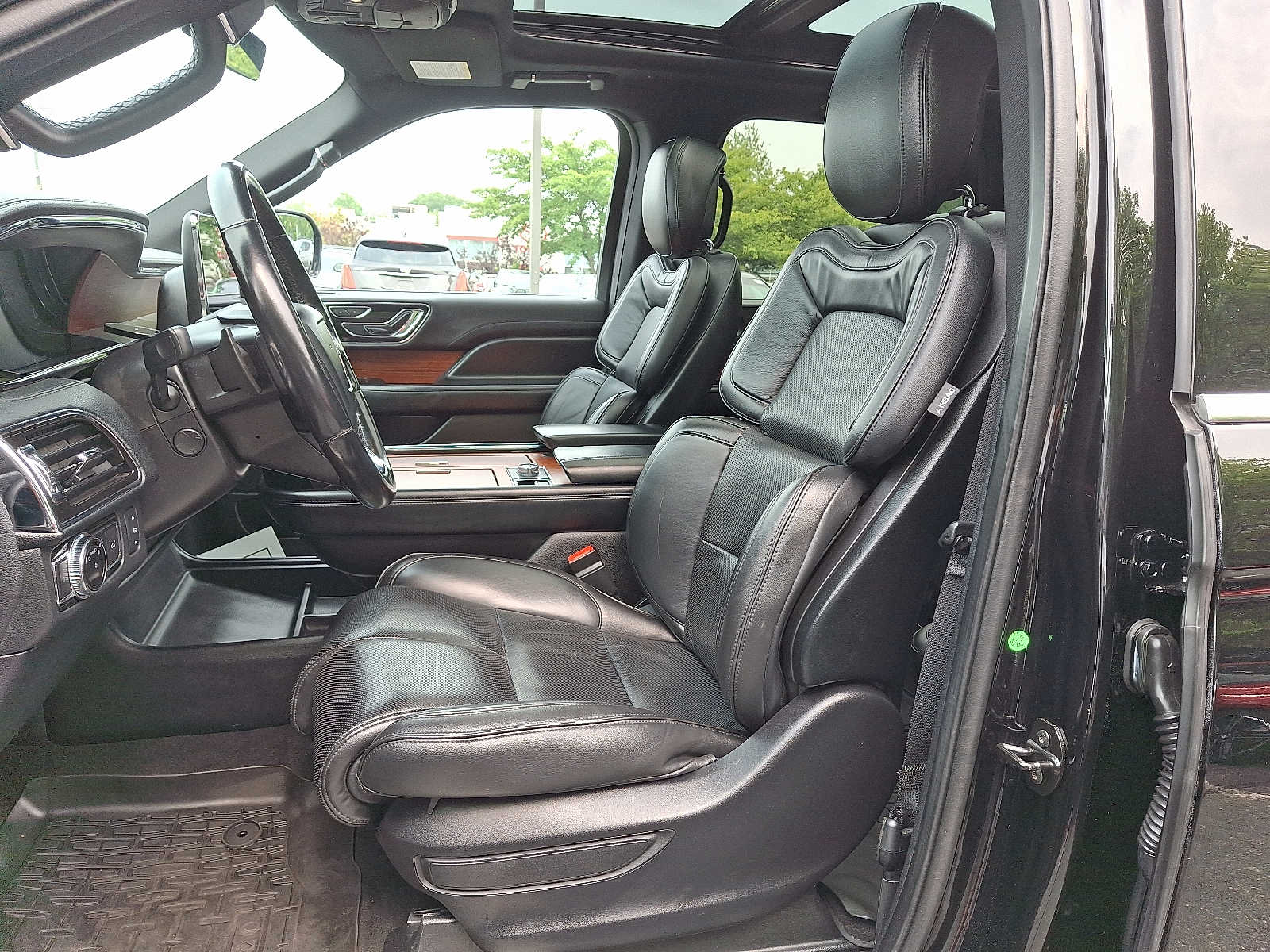 Thumbnail: 2018 Lincoln Navigator - 11