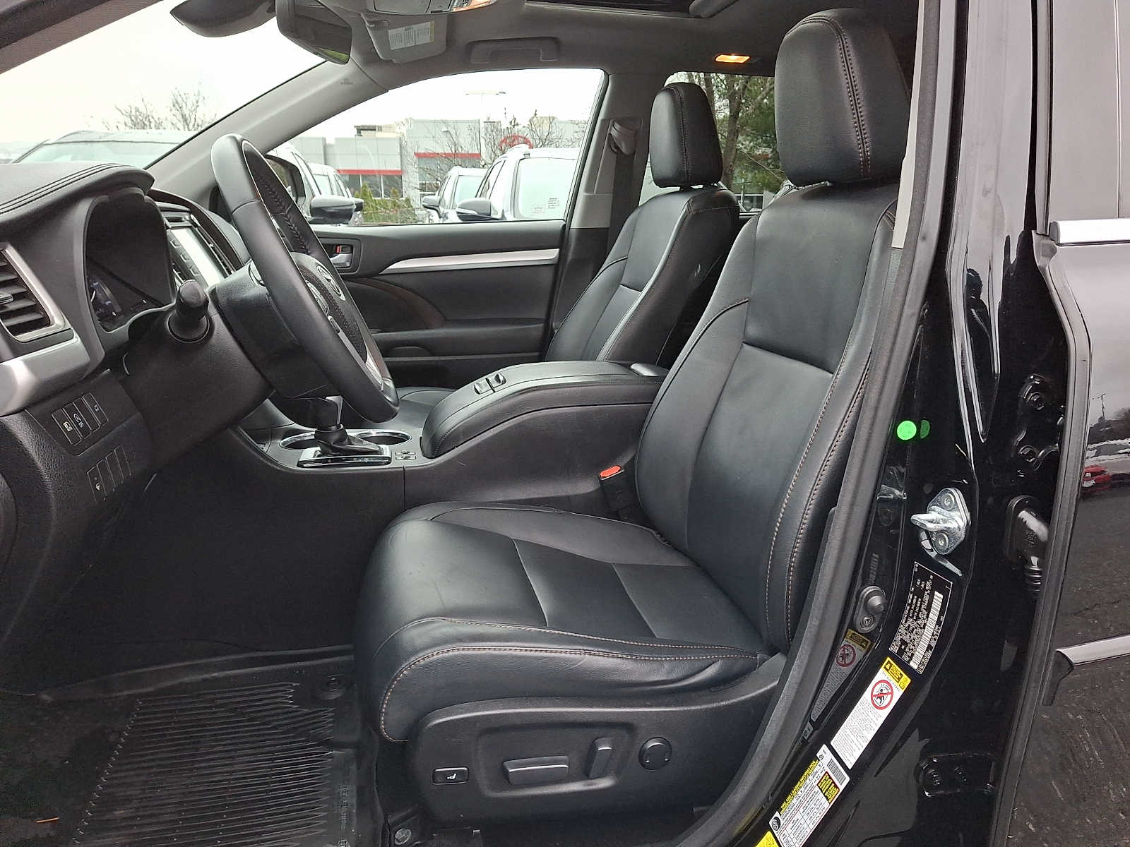 Thumbnail: 2017 Toyota Highlander - 10