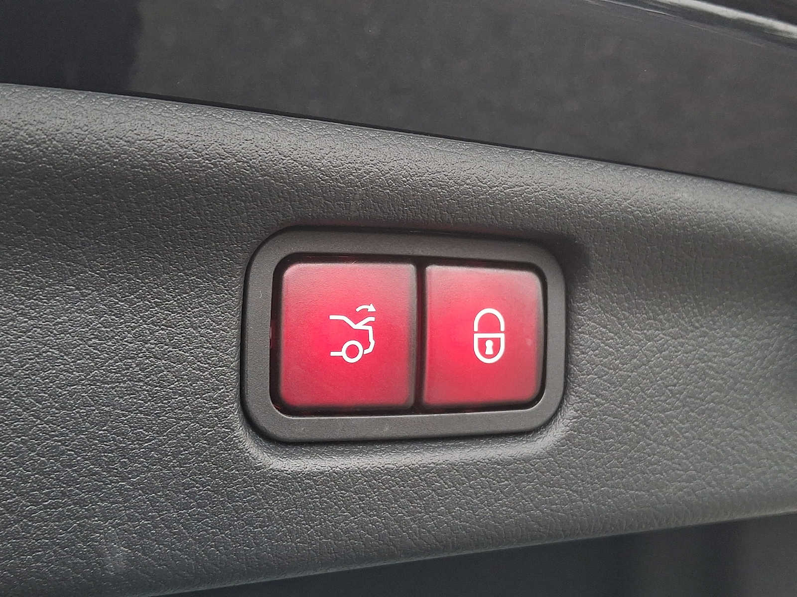 Thumbnail: 2023 Mercedes-Benz C-Class - 28