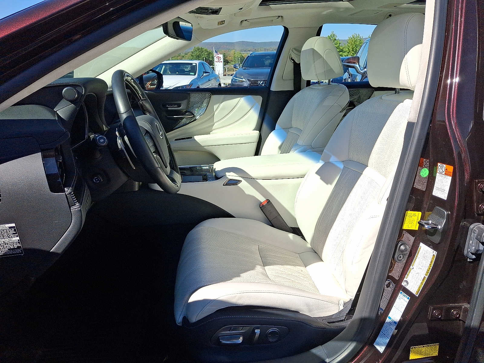 Thumbnail: 2020 Lexus LS - 10