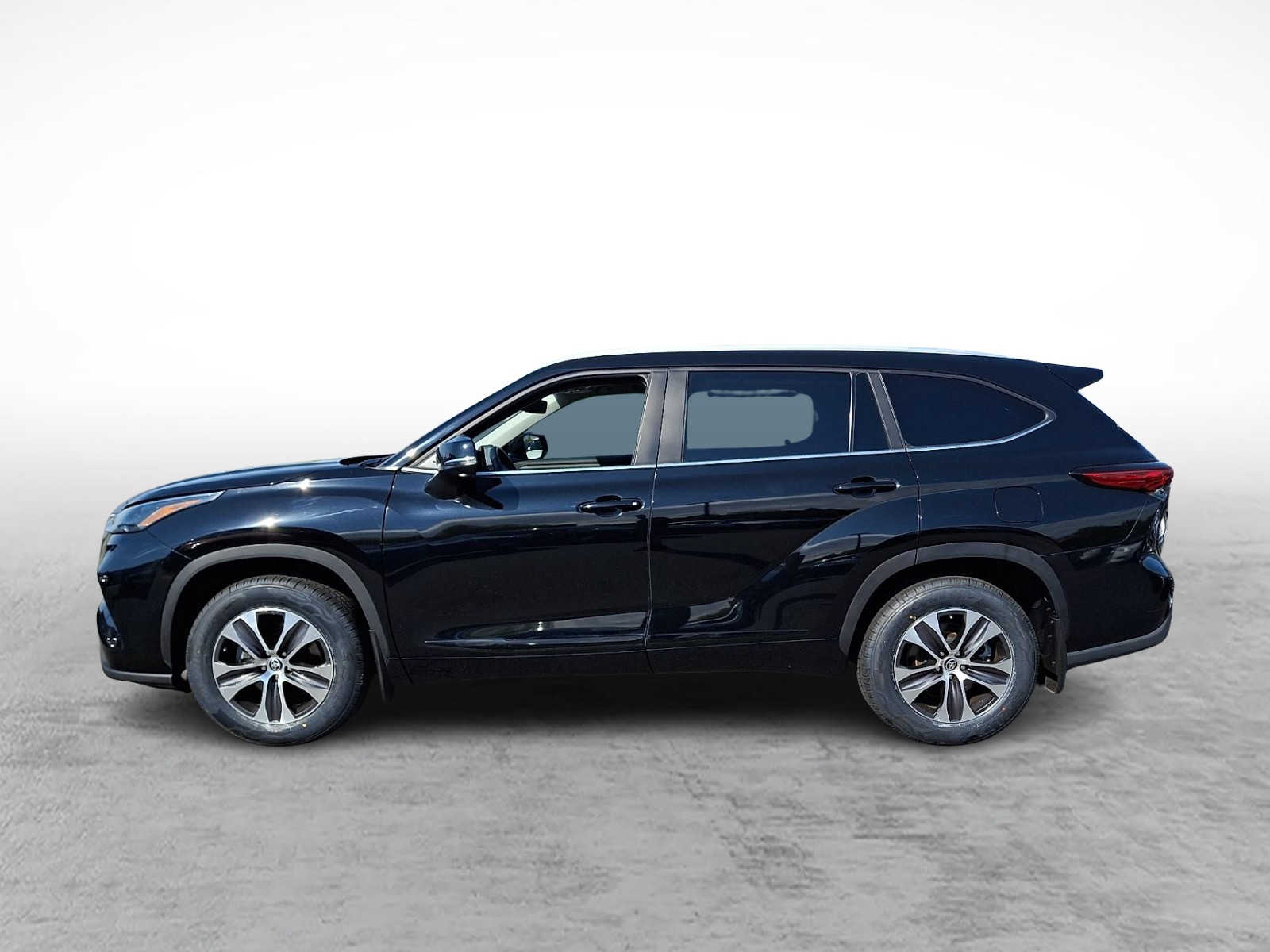 Thumbnail: 2023 Toyota Highlander - 5