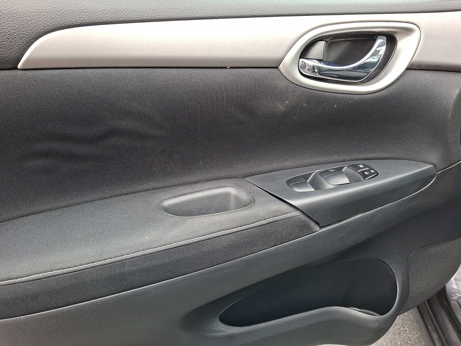 Thumbnail: 2015 Nissan Sentra - 10