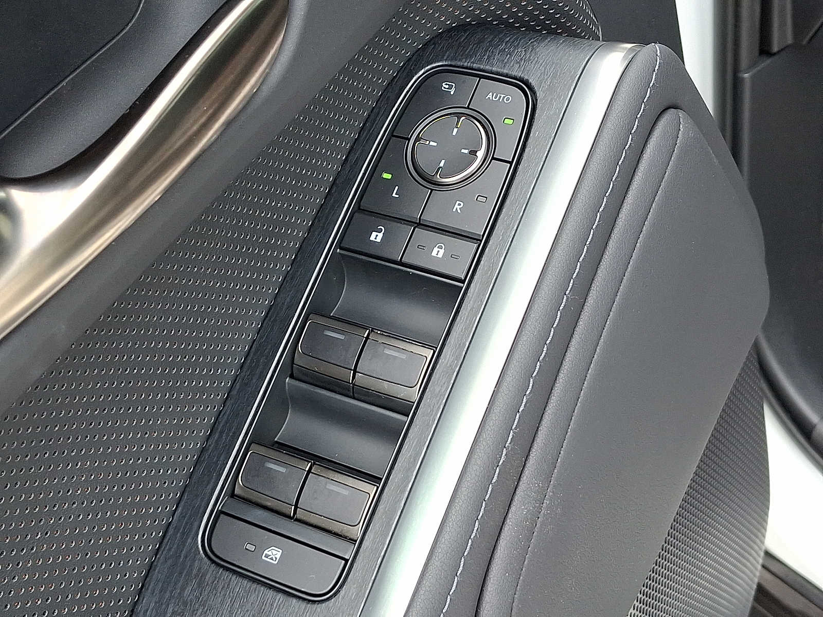 Thumbnail: 2024 Lexus GX - 24