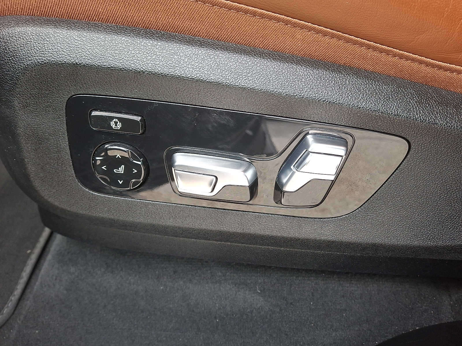 Thumbnail: 2024 BMW X7 - 11