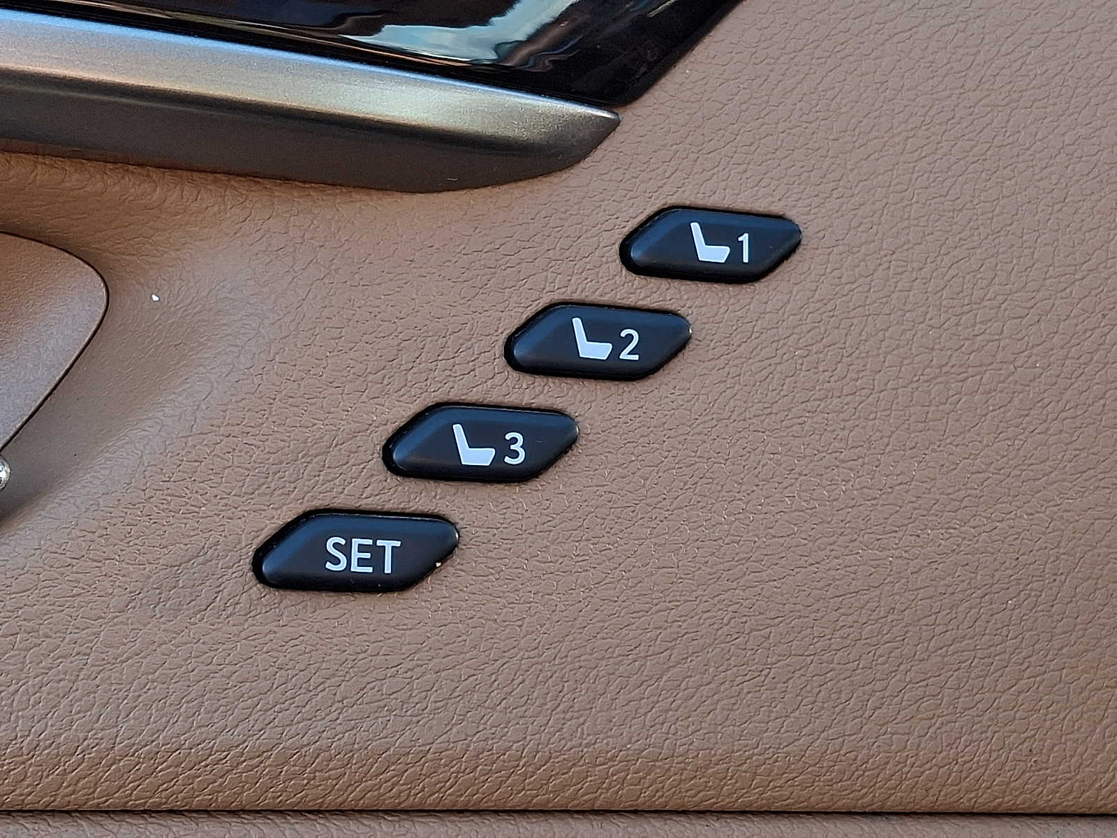 Thumbnail: 2018 Lexus ES - 21