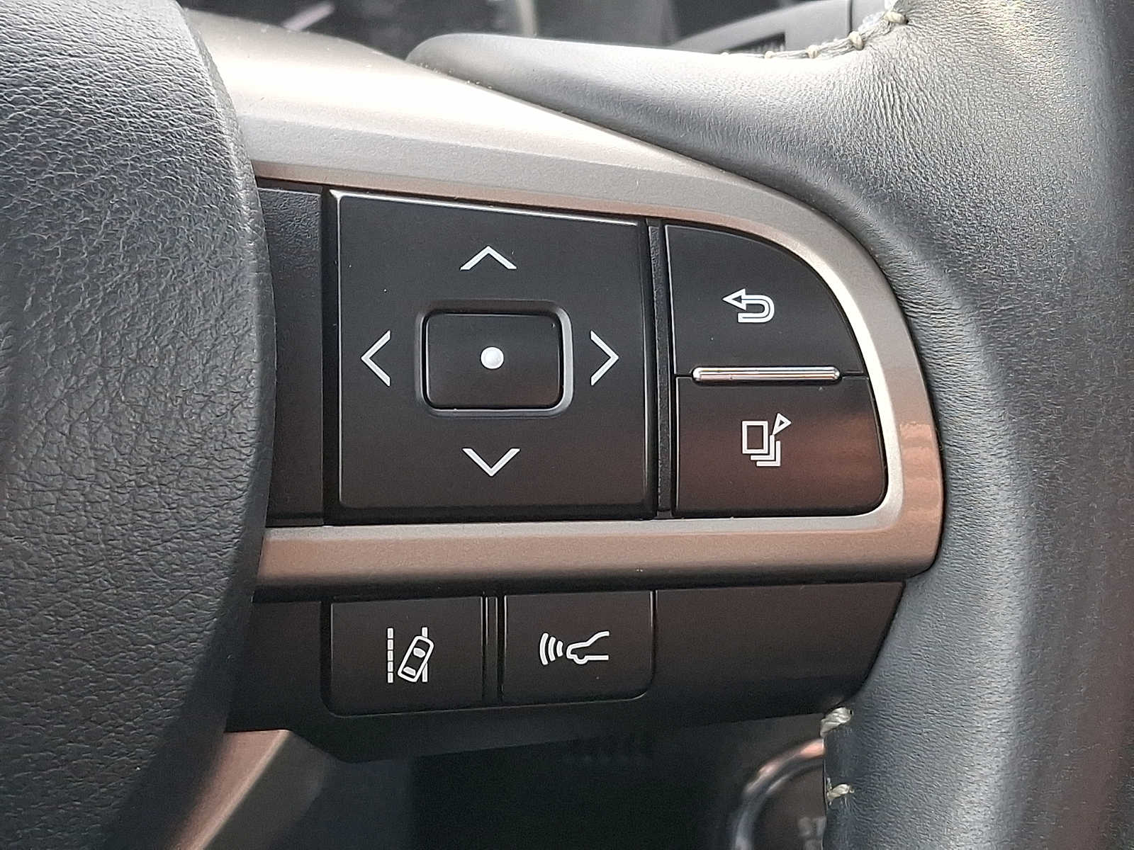 Thumbnail: 2017 Lexus RX - 19