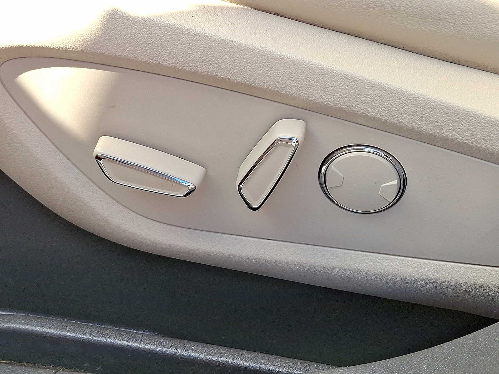 Thumbnail: 2020 Lincoln Nautilus - 11