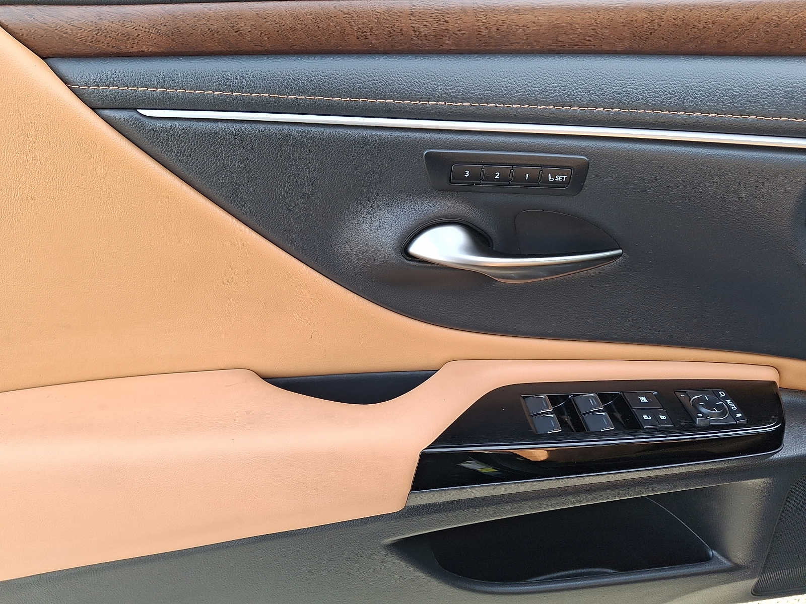 Thumbnail: 2024 Lexus ES - 9