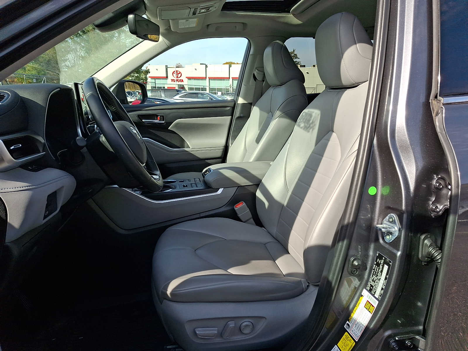 Thumbnail: 2021 Toyota Highlander - 11