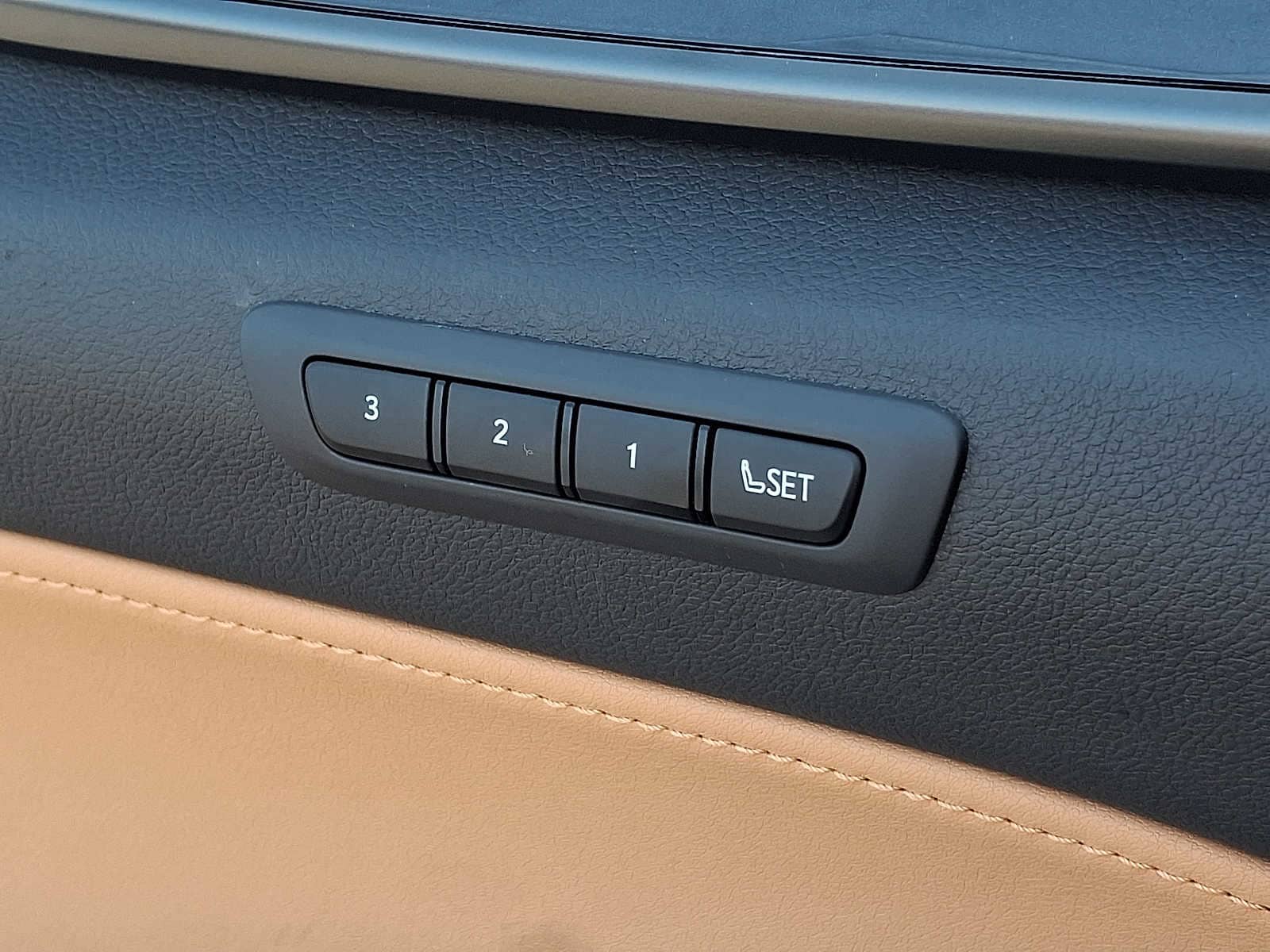 Thumbnail: 2024 Lexus ES - 23