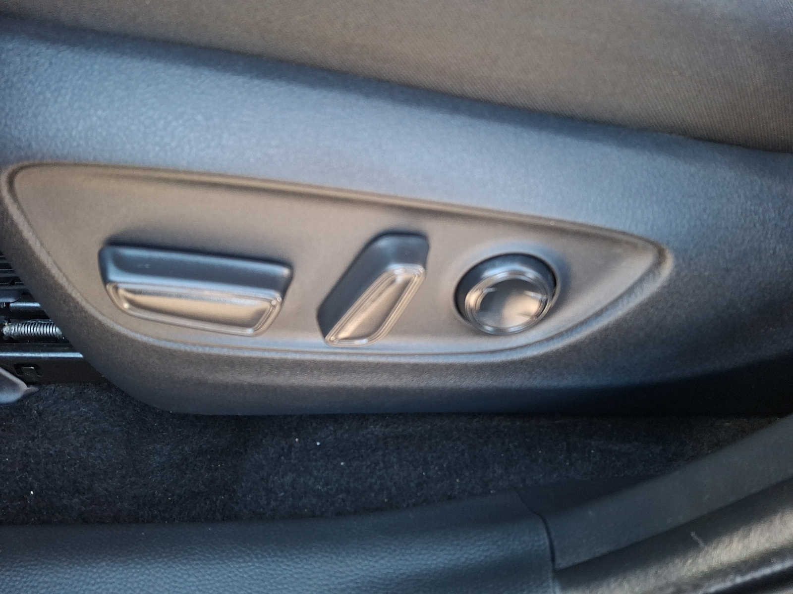 Thumbnail: 2025 Toyota RAV4 - 11