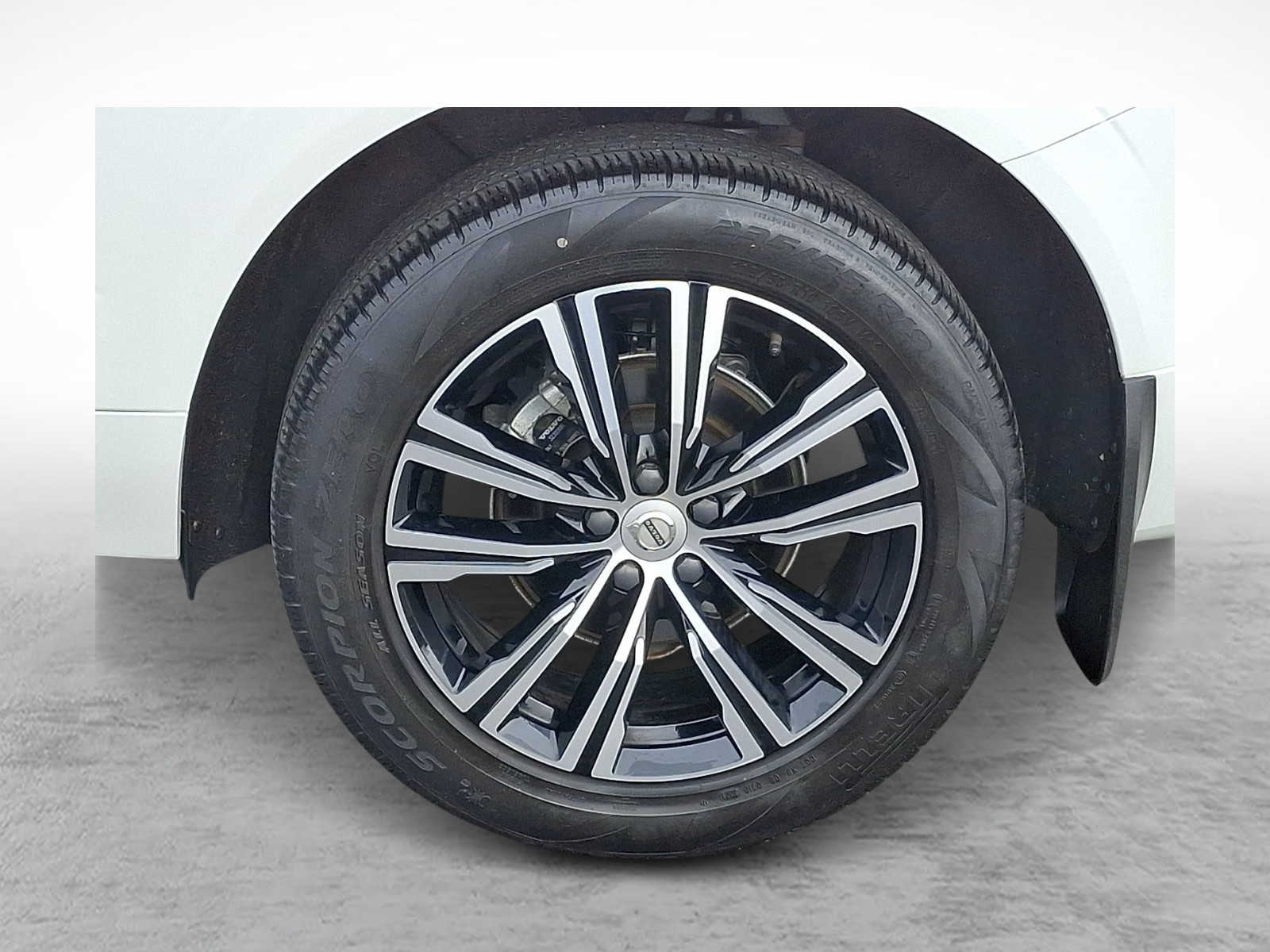 Thumbnail: 2022 Volvo XC60 - 6