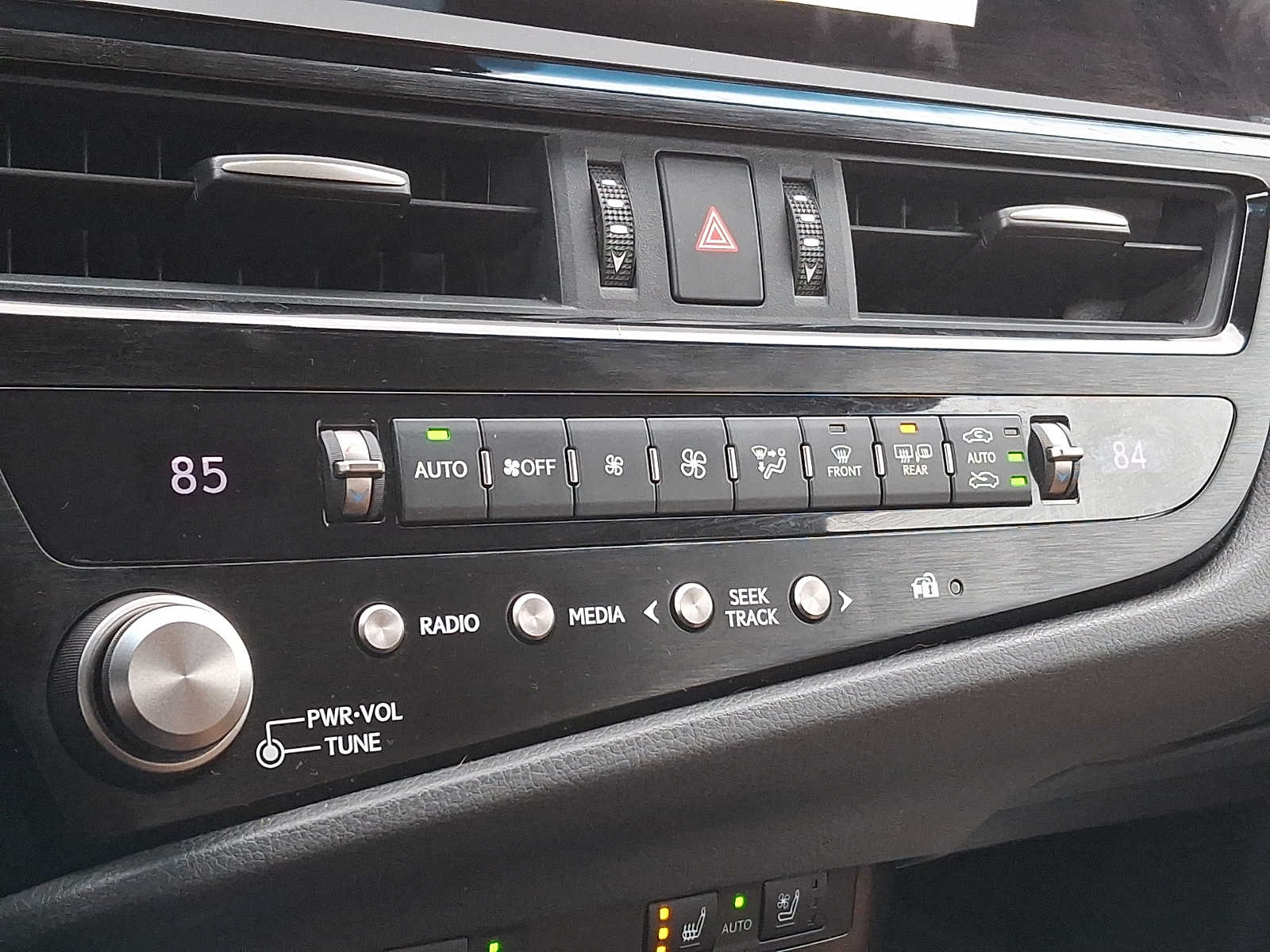 Thumbnail: 2024 Lexus ES - 14